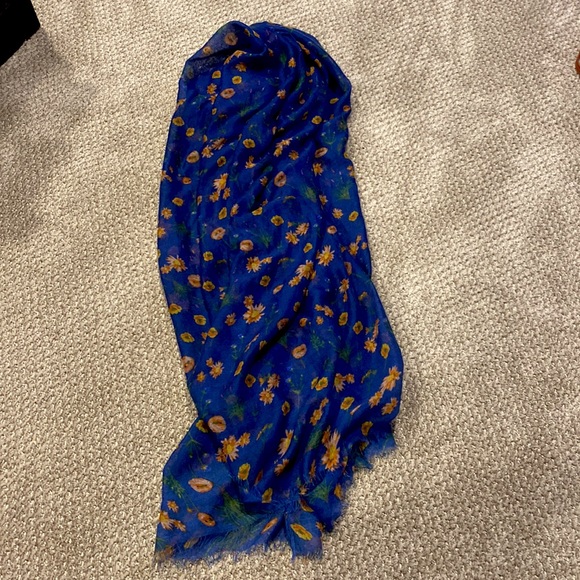 Ardene scarf - Picture 1 of 4
